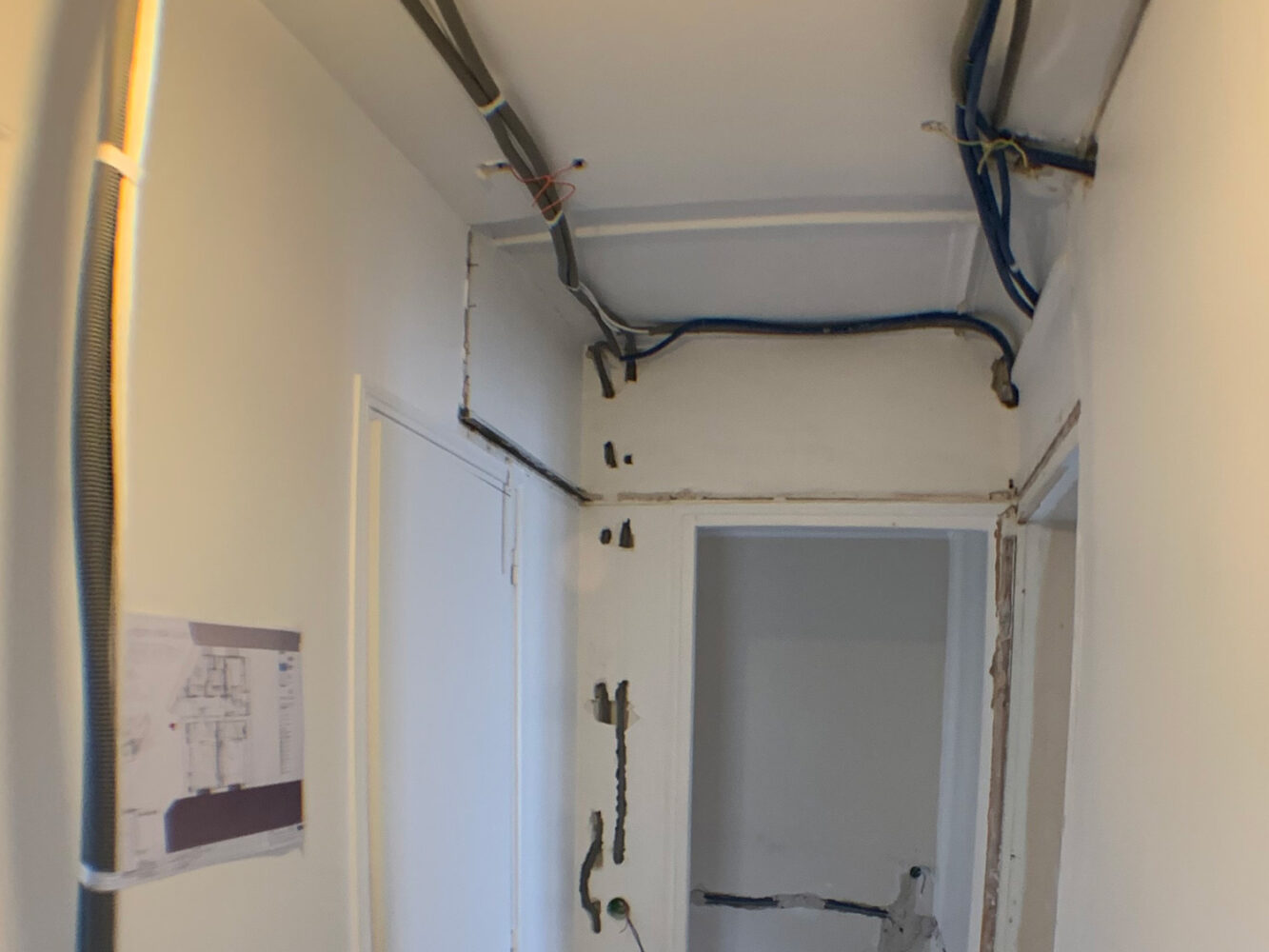 Passage de câbles et installation de tableau électrique dans un appartement du Val-de-Marne
