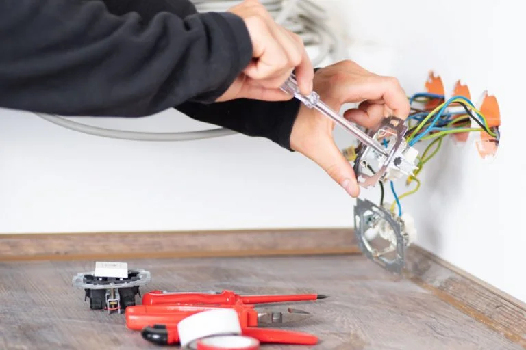 Travaux de prise électrique dans un appartement dans le 94